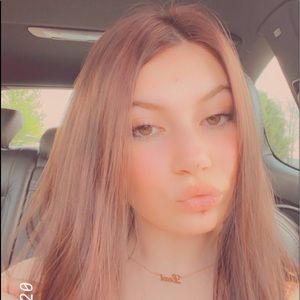 Meet your Posher, Alexia